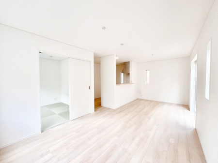 ���̑����ρ@�Ƒ��̏Ί炪���R�Ɛ��܂�Ă���A����ȕ��͋C�̃_�C�j���O�Ɏd�オ���Ă��܂��B