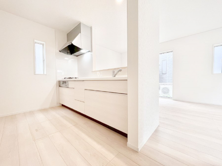 �L�b�`���@�u�₩�ȕ����ʂ蔲����L�b�`���B��������̂Ŗ��邭���C�ɂ��𗧂��܂��B