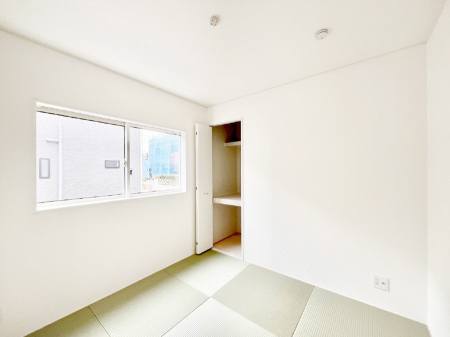 ���̑����ρ@���r���O�Ɨׂ荇���Ă���a���B�ق��ƈꑧ�ł���a�̋�Ԃ��Y�ꂸ�ɁB 