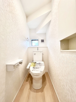 �g�C���@�g�C����1�K��2�K���ꂼ��ɔz�u����Ă��ĂƂĂ��֗��ł��B 