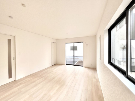 ���r���O�@�傫�ȑ����炽���Ղ�̗z���ƕ����������郊�r���O