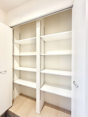 ���̑����ρ@�����Ղ���[�ł���V���[�Y�{�b�N�X�ŉƑ��S���̌C���A���ւ�������B  