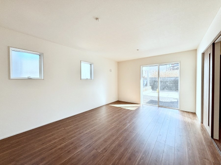 ���r���O�@���邢�z���������A�����̕��͋C�ɖ�������郊�r���O�E�_�C�j���O�B 