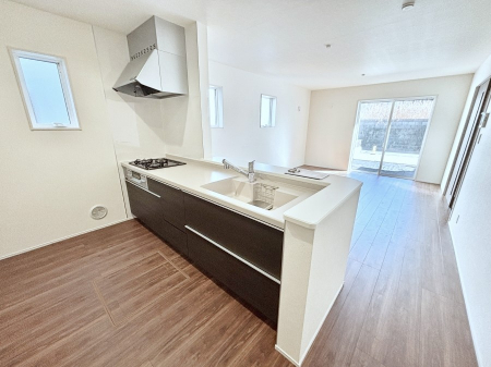 �L�b�`���@�J�E���^�[�z���ɂ��b�������Ȃ��疈���̂������������Ɗy����