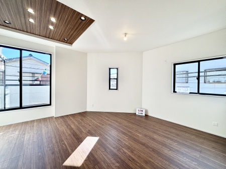 ���r���O�@���邢2�K���r���O�I�O����̎������V���b�g�A�E�g���ĉƑ��̃v���C�o�V�[�����܂��B