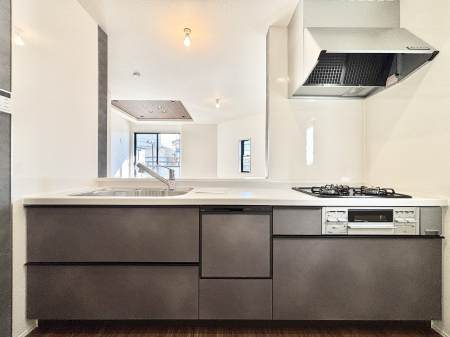 �L�b�`���@���r���O�����n����l�C�̃J�E���^�[�L�b�`���B �Ƒ��������Ȃ���Ǝ������邱�Ƃ��ł��܂��B