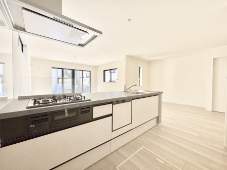 �L�b�`���@���r���O�ŗV�Ԃ��q�l�������Ȃ��炨�������ł���ΖʃL�b�`���B  