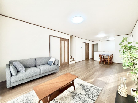 ���r���O�@�Z�ޕ��̌��������o�����A�C���e���A���l����̂��y���݂ȃ��r���O�ł��I 