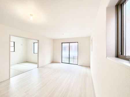 ���r���O�@���邢�z���������A�����̕��͋C�ɖ�������郊�r���O�_�C�j���O