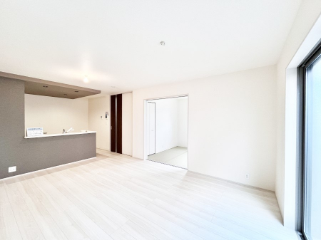 ���̑����ρ@�Ƒ��̏Ί炪���R�Ɛ��܂�Ă���A����ȕ��͋C�̃_�C�j���O�Ɏd�オ���Ă��܂��B