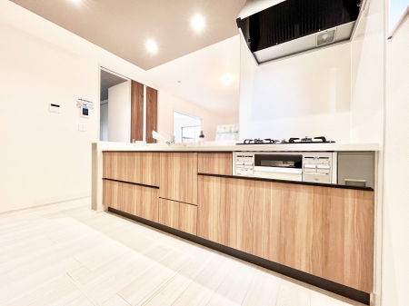 �L�b�`���@�J�E���^�[�z���ɂ��b�������Ȃ��疈���̂������������Ɗy����