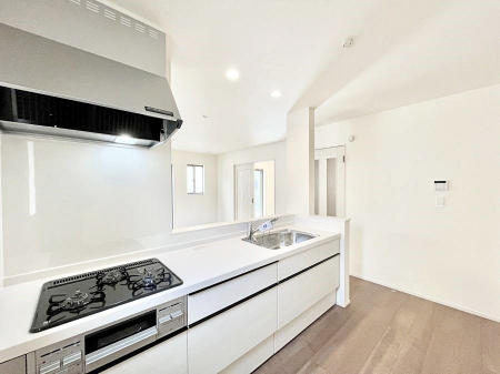 �L�b�`���@�J�E���^�[�z���ɂ��b�������Ȃ��疈���̂������������Ɗy����