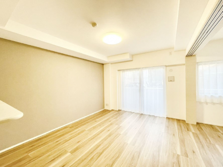 ���r���O�@���邢�z���������A�����̕��͋C�ɖ�������郊�r���O�_�C�j���O 