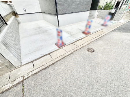 �@2��i�Ԏ�ɂ��j���ԉI���Ƒ��݂�Ȃ̎��]�Ԃ��u����L�X�J�[�X�y�[�X�B