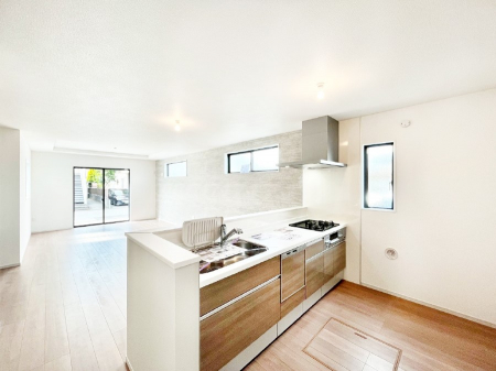 �L�b�`���@���������Ȃ���ł����Ƒ��Ƃ̉�b���y���߂�ΖʃL�b�`��