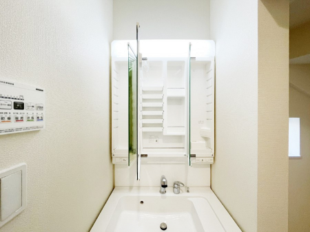 ���̑����ρ@�O�ʋ��̗��ɁA���ϕi��q���p�i�Ȃǂ����[�\�B���ʑ����������ƕۂ��܂��I