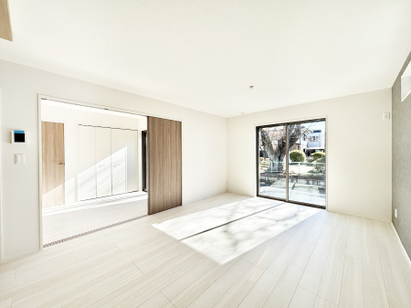 ���̑����ρ@�Ƒ��̏Ί炪���R�Ɛ��܂�Ă���A����ȕ��͋C�̃_�C�j���O�Ɏd�オ���Ă��܂��B