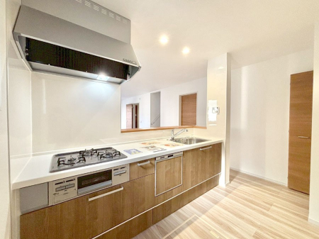 �L�b�`���@���������Ȃ���ł����Ƒ��Ƃ̉�b���y���߂�ΖʃL�b�`��