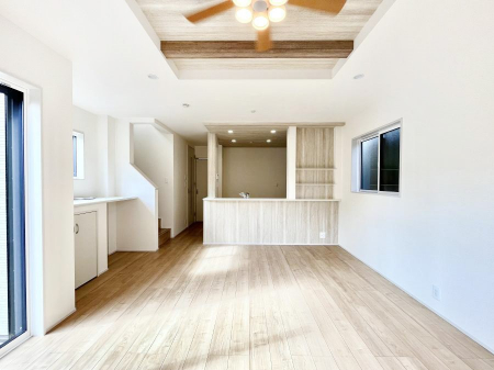 ̑ρ@Ƒ̏Ί炪RƐ܂ĂAȕ͋C̃_CjOɎdオĂ܂B