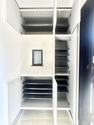 ���̑����ρ@�����Ղ���[�ł���V���[�Y�{�b�N�X�ŉƑ��S���̌C���A���ւ�������B  