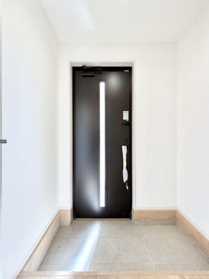 ���ց@�K���X�X���b�g�̓��������փh�A�������Ɍ���͂��Ă���܂�