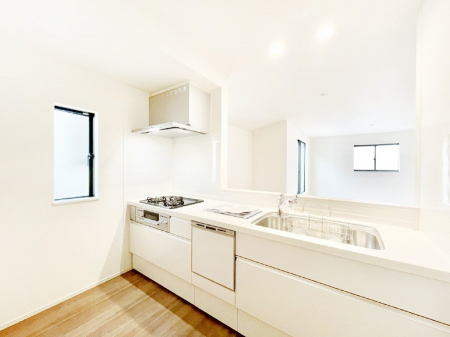 �L�b�`���@���Ƒ��̉�b�e�ޑΖʃL�b�`���B���������̃p�p�}�}�����Ƒ��Ɖ߂������Ԃ����������I