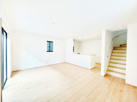 ���̑����ρ@�ΖʃL�b�`�������r���O�C���K�i���̗p�������r���O�͉Ƒ����J�[�܂��Ԃł��I