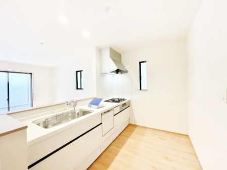 �L�b�`���@���Ƒ��̉�b�e�ޑΖʃL�b�`���B���������̃p�p�}�}�����Ƒ��Ɖ߂������Ԃ����������I