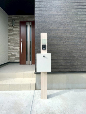 ���̑��@�\�D�E�C���^�[�z���E�|�X�g���ЂƂɏW��B�G���g�����X�ɂȂ��ރV���v���f�U�C���B