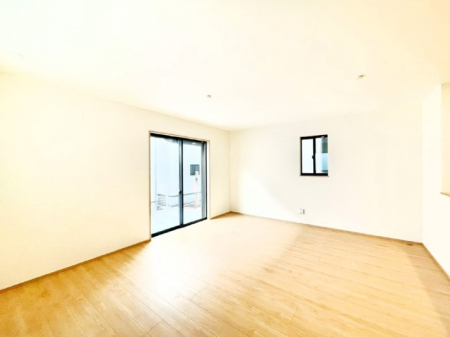 ���r���O�@���邢�z���������A�����̕��͋C�ɖ�������郊�r���O�_�C�j���O 