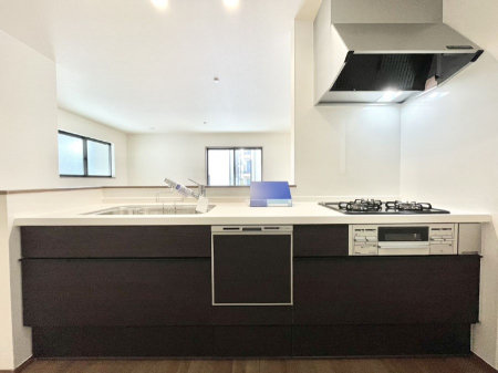 �L�b�`���@���������Ȃ���ł����Ƒ��Ƃ̉�b���y���߂�ΖʃL�b�`��