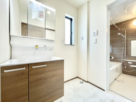 ���̑��@�������̂�����K��Ԃł��B�����̐g�x�x���C�����ǂ����g�������܂��B 