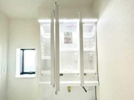 ���̑����ρ@�O�ʋ��̗��ɁA���ϕi��q���p�i�Ȃǂ����[�\�B���ʑ����������ƕۂ��܂��I