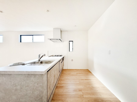 �L�b�`���@�u�₩�ȕ����ʂ蔲����L�b�`���B��������̂Ŗ��邭���C�ɂ��𗧂��܂��B