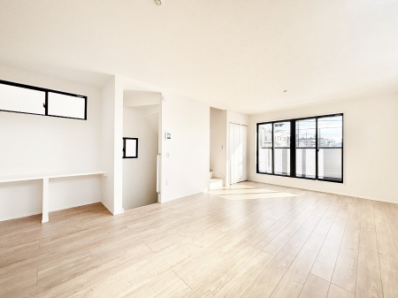 ���r���O�@���邢�z���������A�����̕��͋C�ɖ�������郊�r���O�E�_�C�j���O�B �@