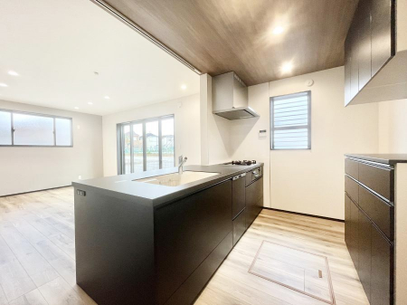 �L�b�`���@���������Ȃ���ł����Ƒ��Ƃ̉�b���y���߂�ΖʃL�b�`��