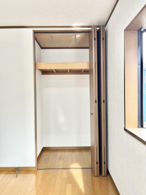 ���[�@�m���̃N���[�[�b�g�B���s��������̂Ō���̈ߗނ�����������܂�܂��B