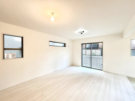 ���r���O�@�傫�ȑ����炽���Ղ�̗z���ƕ����������郊�r���O