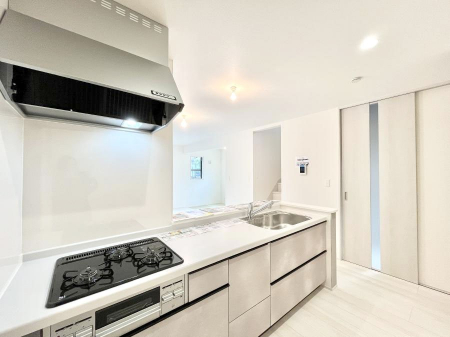 �L�b�`���@���������Ȃ���ł����Ƒ��Ƃ̉�b���y���߂�ΖʃL�b�`��