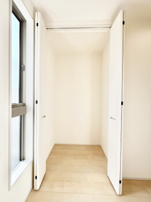 ���[�@�m���̃N���[�[�b�g�B���s��������̂Ō���̈ߗނ�����������܂�܂��B