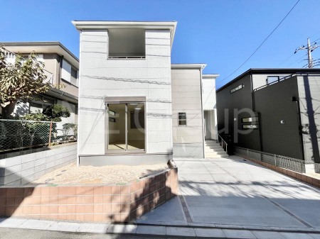 ���n�O�ώʐ^�@�������ꂽ�O�ρA�㎿�ȏZ��Ԃ��L���鎺���͉i�����S���ĉ߂�����Z���ł��B 