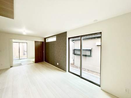 ���r���O�@�傫�ȑ����炽���Ղ�̗z���ƕ����������郊�r���O