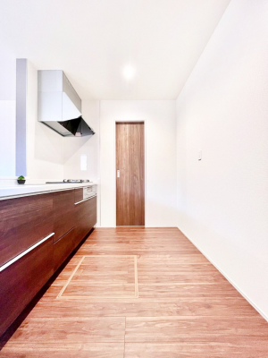 �L�b�`���@�u�₩�ȕ����ʂ蔲����L�b�`���B��������̂Ŗ��邭���C�ɂ��𗧂��܂��B