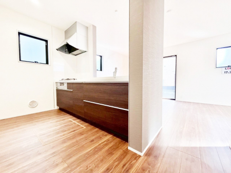 �L�b�`���@���������Ȃ��炲�Ƒ��Ƃ̉�b���y���߂�ΖʃJ�E���^�[�L�b�`��