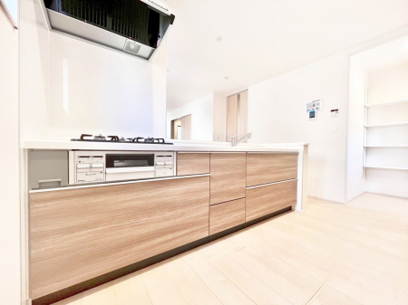 �L�b�`���@���r���O�ŗV�Ԃ��q�l�������Ȃ��炨�������ł���ΖʃL�b�`���B  