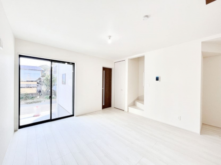 ���r���O�@���邢�z���������A�����̕��͋C�ɖ�������郊�r���O�_�C�j���O