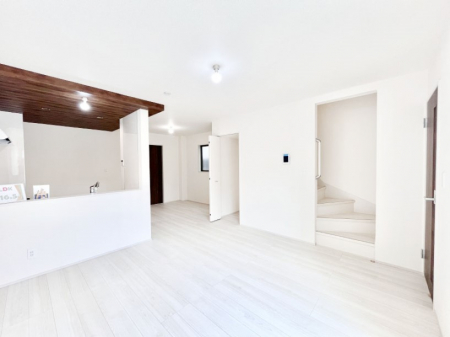 ���̑����ρ@�ΖʃL�b�`�������r���O�C���K�i���̗p�������r���O�͉Ƒ����J�[�܂��Ԃł��I