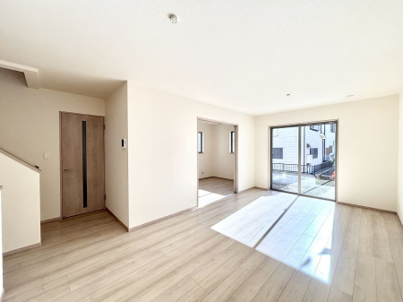 ���r���O�@�������������͋C�̂k�c�j�͉Ƒ��݂�Ȃ̉��K���  