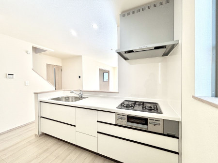 �L�b�`���@���������Ȃ���ł����Ƒ��Ƃ̉�b���y���߂�ΖʃL�b�`��