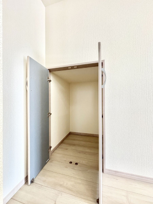 ���̑����ρ@���p�i�̃X�g�b�N�␅�Ȃǂ̔��~�Ɏg����K�i�����[�B